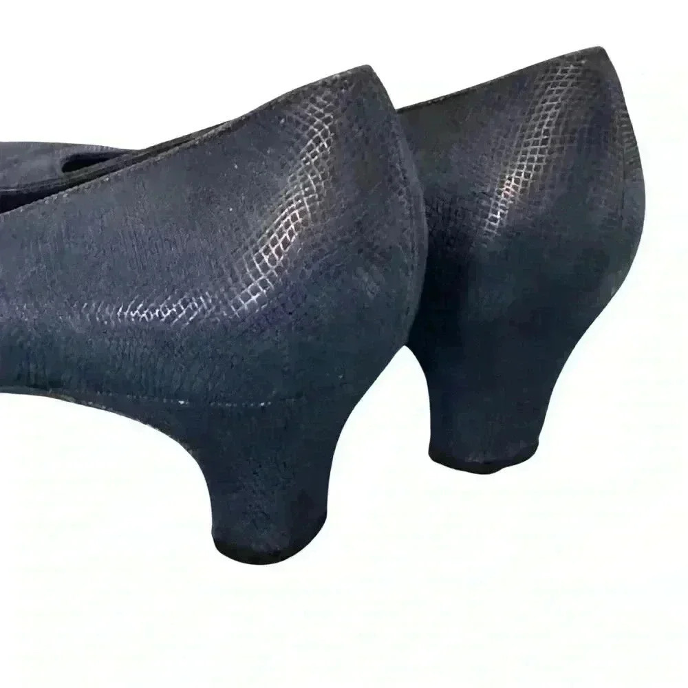 Salvatore Feragamo womens navy pumps 9.5 vintage heels snakeskin pattern shoes - Picture 2 of 13